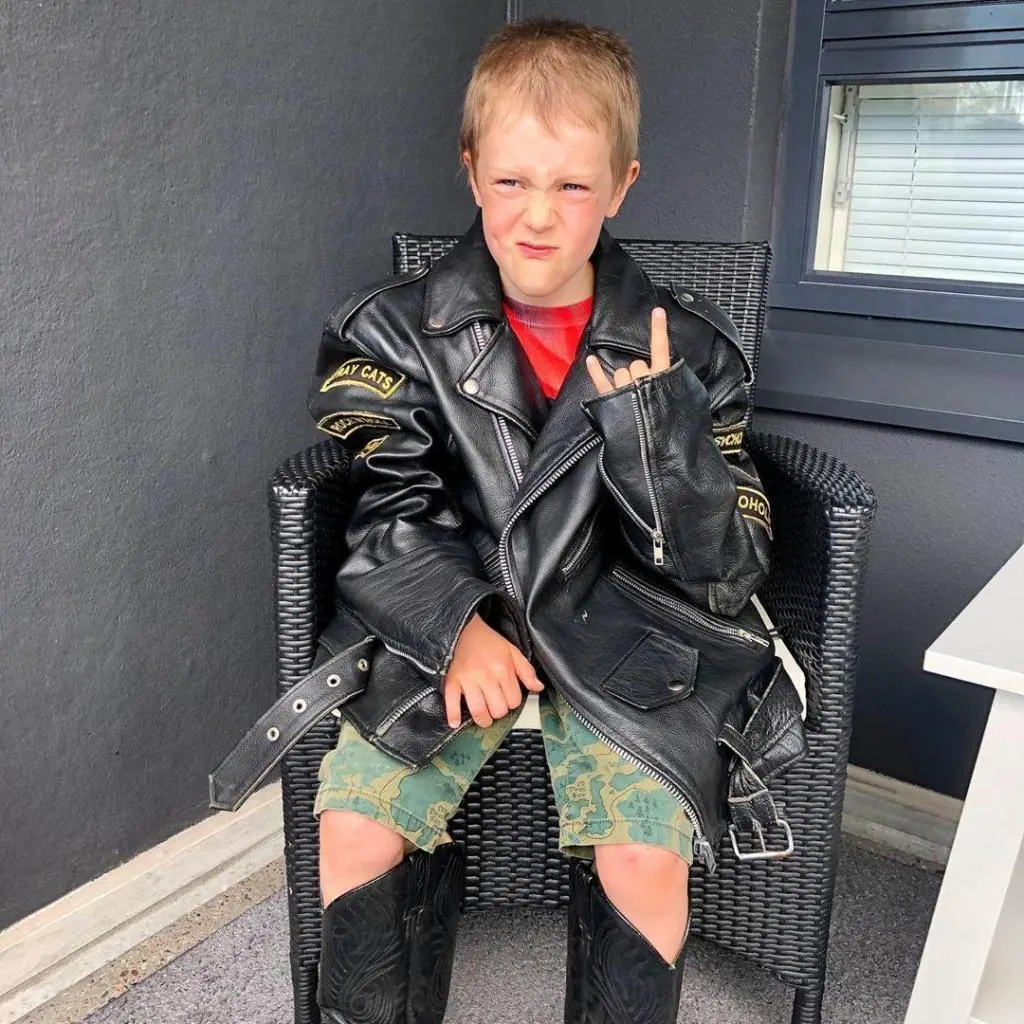 Holen Sie sich doch ein paar Cowboystiefel und zeigen Sie Ihre ganze Garderobe, Holen Sie sich doch ein paar Cowboystiefel und zeigen Sie Ihre ganze Garderobe