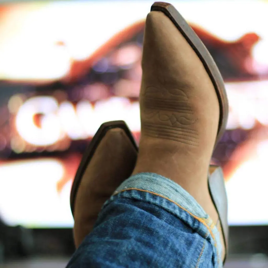 Holen Sie sich doch ein paar Cowboystiefel und zeigen Sie Ihre ganze Garderobe, Holen Sie sich doch ein paar Cowboystiefel und zeigen Sie Ihre ganze Garderobe