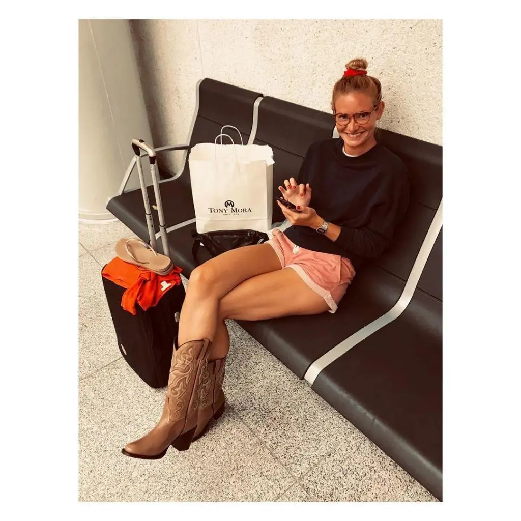 Holen Sie sich doch ein paar Cowboystiefel und zeigen Sie Ihre ganze Garderobe, Holen Sie sich doch ein paar Cowboystiefel und zeigen Sie Ihre ganze Garderobe