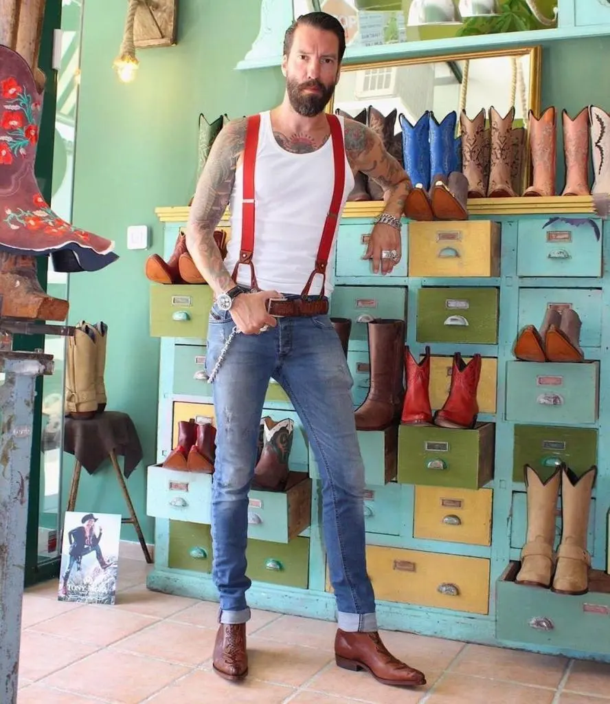 Holen Sie sich doch ein paar Cowboystiefel und zeigen Sie Ihre ganze Garderobe, Holen Sie sich doch ein paar Cowboystiefel und zeigen Sie Ihre ganze Garderobe