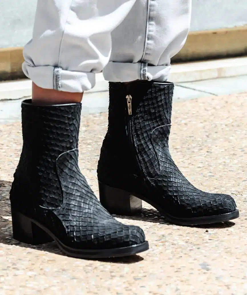 15 Botines de pitรณn negro - Black Python ankle boots
