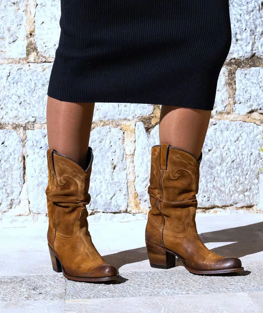 02-2229-PARIS60-IRENE-VINTAGE-TABACO-BRASH botรญn cowboy para mujer con un diseรฑo de horma redondeada y tacรณn clรกsico de 6 cm