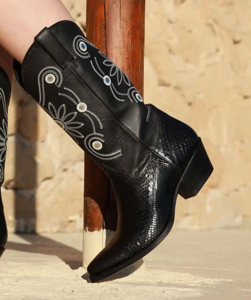 looks para primavera con botas cowboy