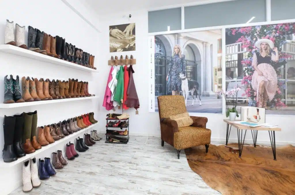 Tony Mora tienda Arta??-20 Stiefelladen Artá, Artà