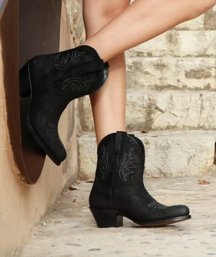botin de piel envejecida y el diseño vintage que da un toque clásico