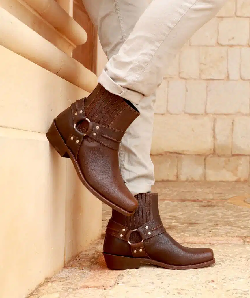 plantilla_modelo Botas biker marrones de piel para hombre