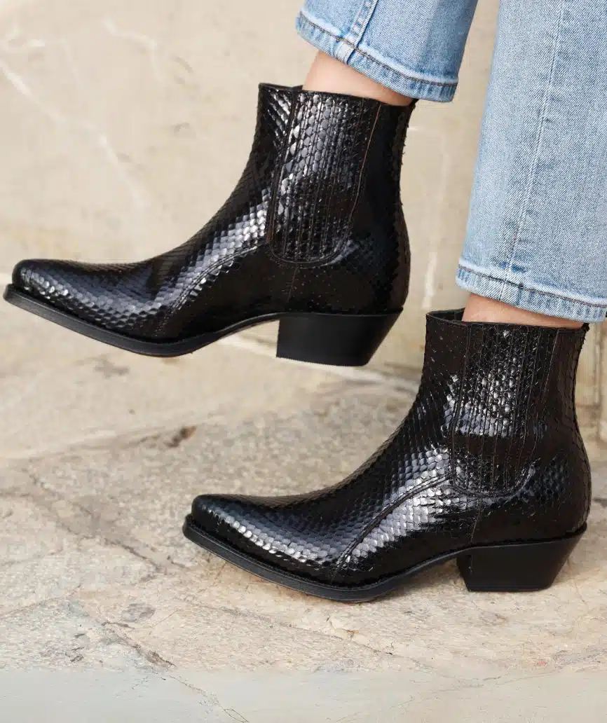 9 Botines negros de pitón brillante para mujer