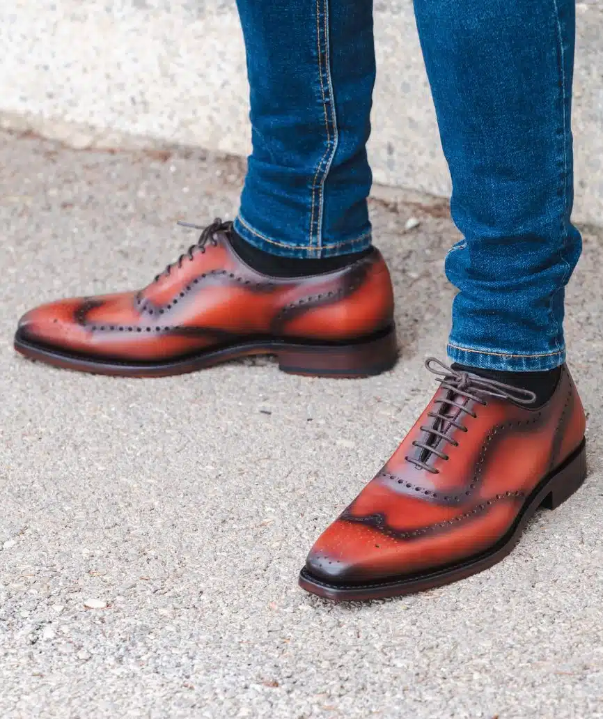 2 Zapatos oxford de piel vacuno rojo cognac, con detalles artesanales y diseño clásico para hombre