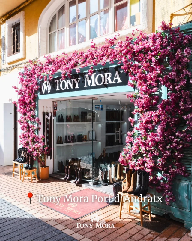 🇬🇧
In the heart of Mallorca’s most exclusive harbor, our Tony Mora store in Puerto de Andratx welcomes you with a curated selection of handcrafted boots.
Genuine leather, Mediterranean soul, and that bold spirit only Tony Mora knows how to craft.

📍 Calle Isaac Peral, 44 – Port d’Andratx
Your next iconic pair is waiting.

🇩🇪
Im Herzen des exklusivsten Hafens Mallorcas erwartet dich unser Tony Mora Store in Puerto de Andratx mit einer sorgfältig kuratierten Auswahl handgefertigter Boots.
Echtes Leder, mediterrane Seele und dieser markante Charakter, der Tony Mora so besonders macht.

📍 Calle Isaac Peral, 44 – Port d’Andratx
Dein nächstes ikonisches Paar wartet auf dich.

🇪🇸
En el corazón del puerto más exclusivo de Mallorca, la tienda Tony Mora en Puerto de Andratx te abre las puertas a una cuidada selección de botas artesanales.
Piel auténtica, esencia mediterránea y ese carácter atrevido que define a Tony Mora.

📍 Calle Isaac Peral, 44 – Port d’Andratx
Tu próximo par icónico te está esperando.

#tonymora #puertoandratx #luxuryboots #handcraftedstyle #mediterraneanvibes☀️ #madeinspain #botasdelujo #estilomediterráneo #StiefelMallorca #exklusivemode #mallorcastyle #tonymora